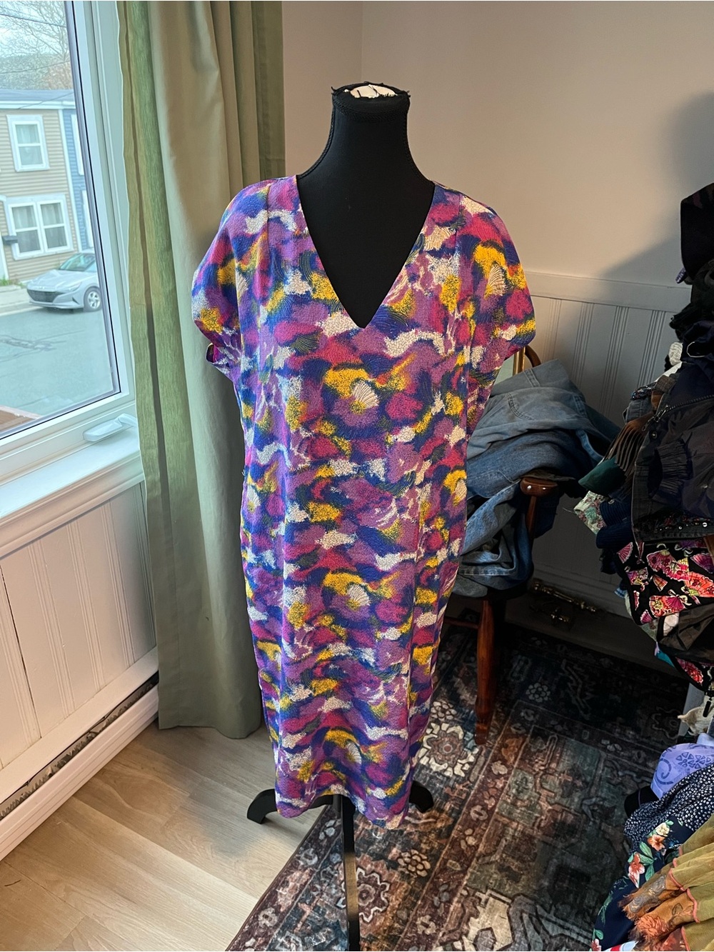 Women’s vintage dress Vibrant Purple Floral V-Neck Shift Dress L